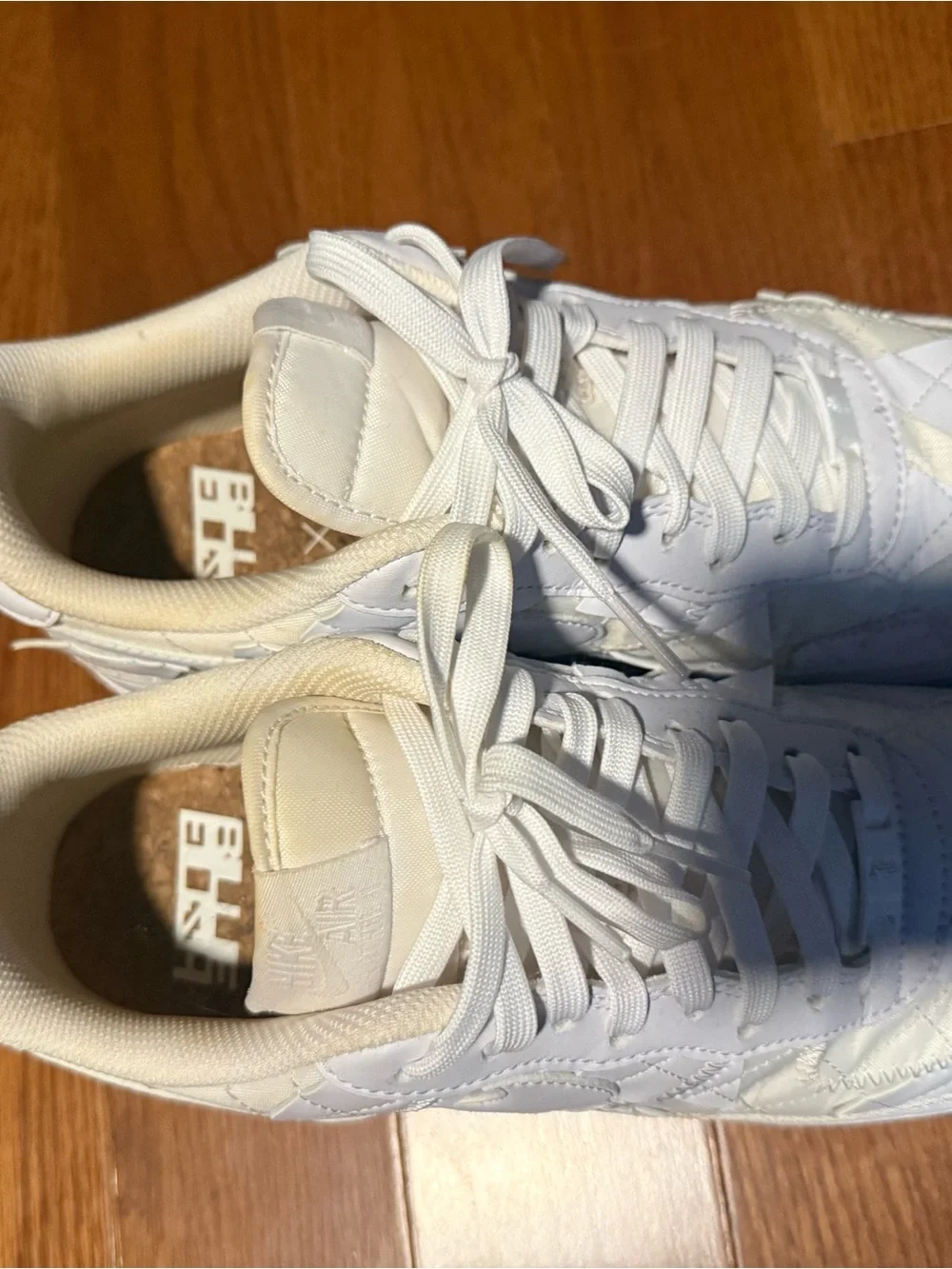 Nike men’s  White Quilted Low-Top Sneakers
